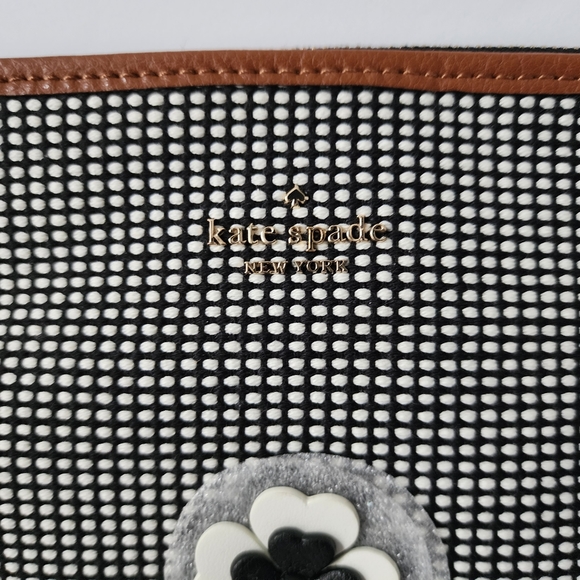New with tag Kate Spade Ash Street Flower Applique Clutch Purse Wristlet Bag - Picture 5 of 15